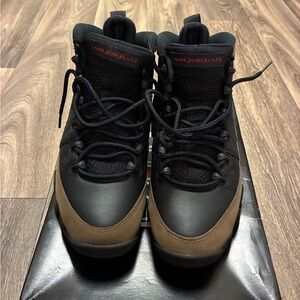 Jordan Men's Black and Tan Sneakers